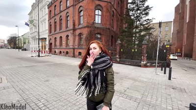 ເອົາເປັນສາທາລະນະ: ສາວງາມໄດ້ຮັບການ fucked ສໍາລັບ iPhone ແລະໄດ້ຮັບການສ້າງຄວາມຫມັ້ນໃນ pussy ຂອງນາງ. CleoModel